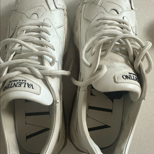 발렌티노 레더 스니커즈