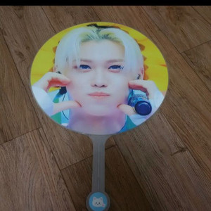 스트레이키즈 스키즈 필릭스 이용복 용복이 반사 우치와 응원도구