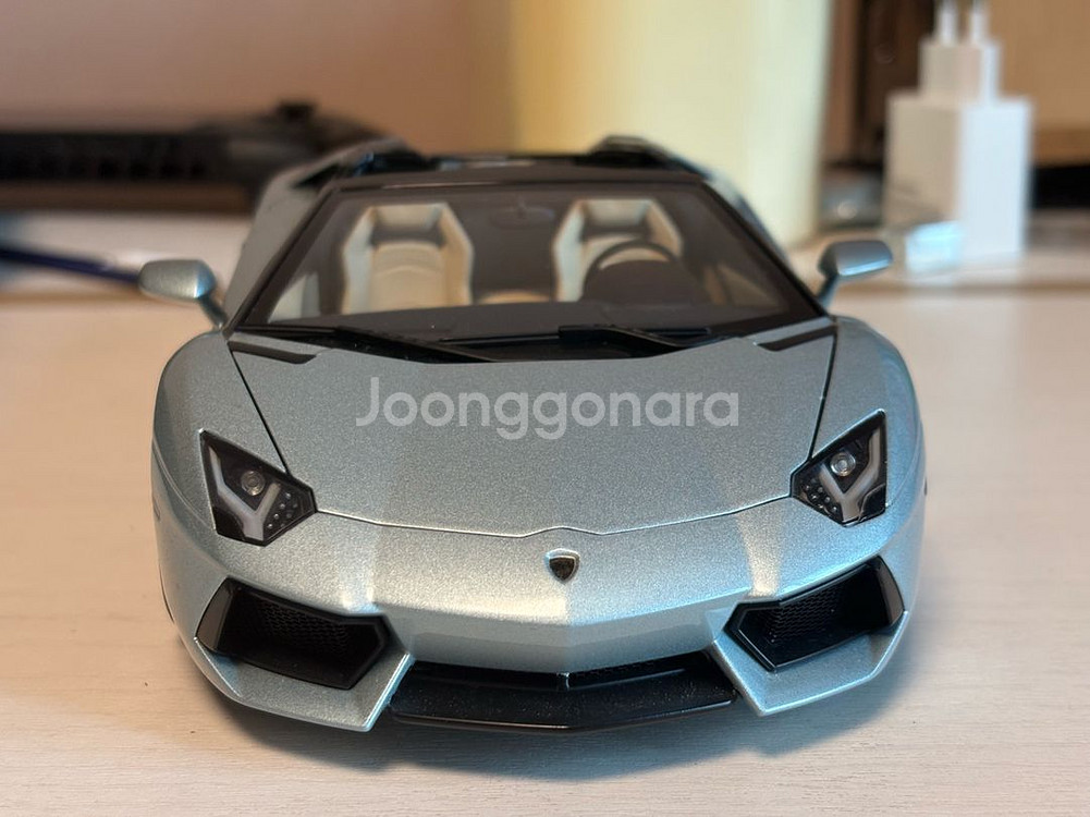 1:18 오토아트 람보르기니 아벤타도르 로드스터--0