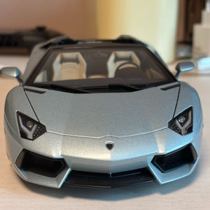 1:18 오토아트 람보르기니 아벤타도르 로드스터