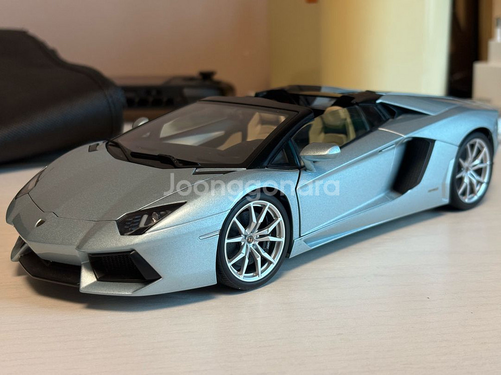 1:18 오토아트 람보르기니 아벤타도르 로드스터--1