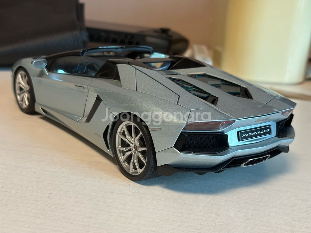 1:18 오토아트 람보르기니 아벤타도르 로드스터--2