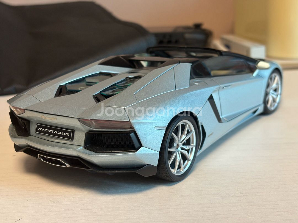 1:18 오토아트 람보르기니 아벤타도르 로드스터--3