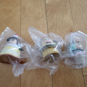 짱구 디저트 피규어 히든포함 3종 일괄 싸게 팝니다.