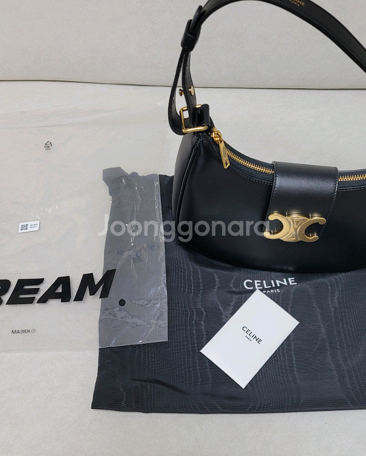 셀린느 트리옹프 아바 미디움 백 새상품--0