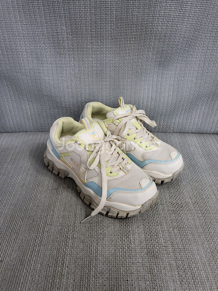 휠라 운동화 235--0