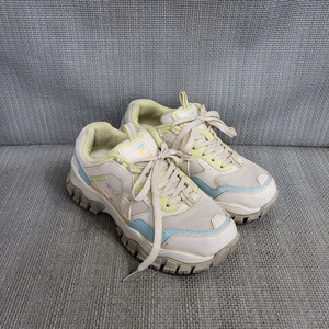 휠라 운동화 235