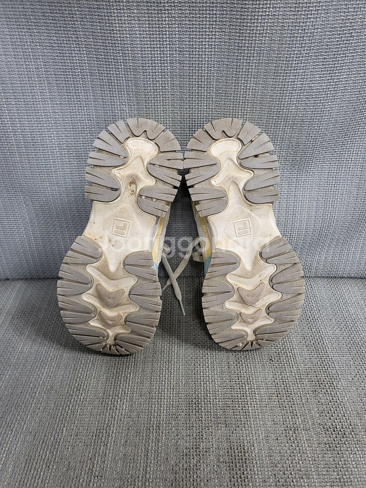 휠라 운동화 235--4