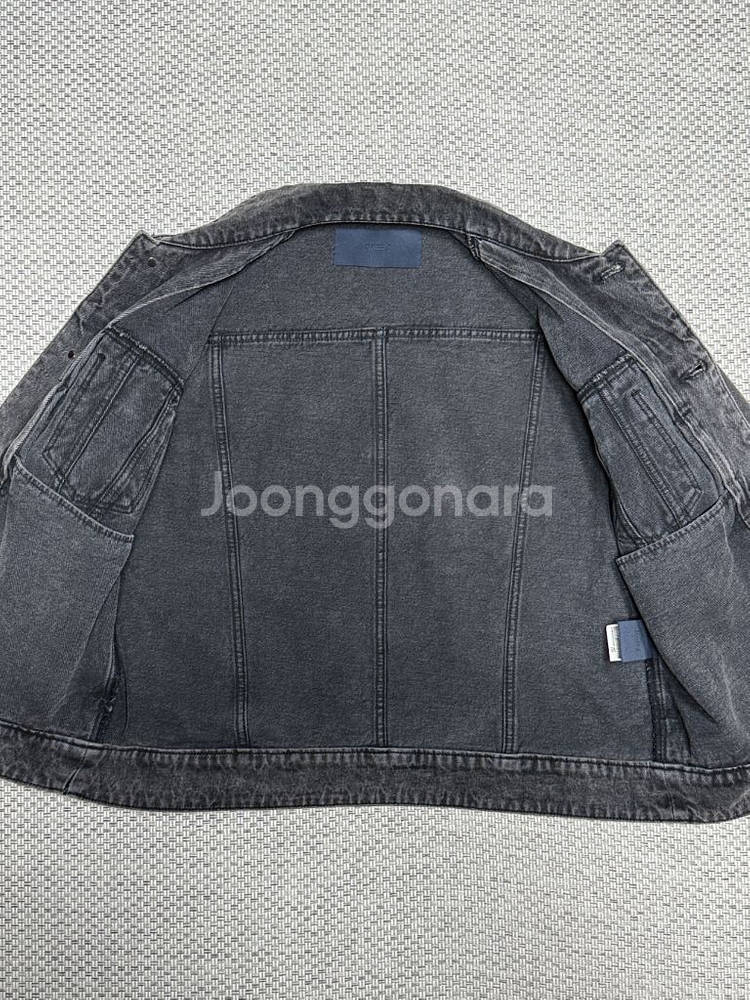[46(100)] 준지 흑청 데님 트러커 자켓--7