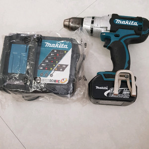 마끼다 충전드릴세트(충전기는 새상품)