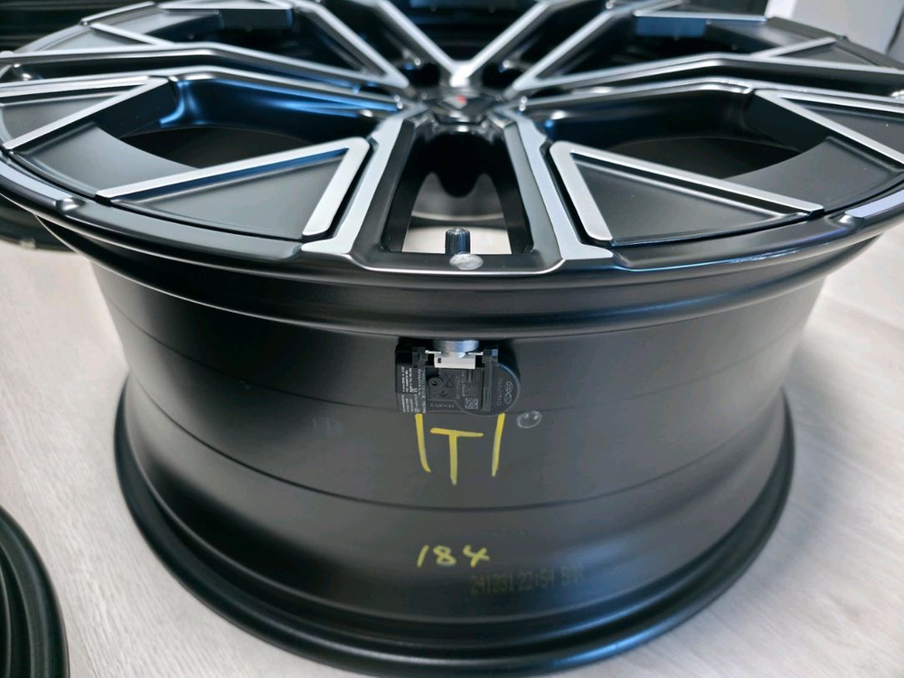 아이오닉5N 21인치 순정휠 1대분--5