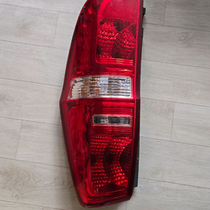 그랜드 스타렉스 17년12월식 데루등 한세트 팝니다.