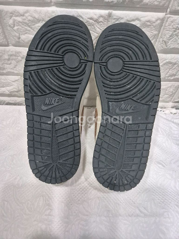 조던 1 레트로 하이 스니커즈--6