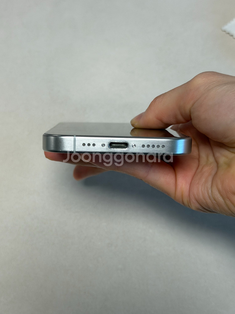 아이폰 15pro 실버 256GB / 케이스 증정 / 배터리 성능 89%--4