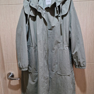 씨씨콜렉트 후드 롱 야상 판매합니다.