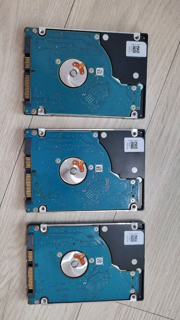 WD/SEAGATE 8TB 하드디스크 4개 세트 이미지