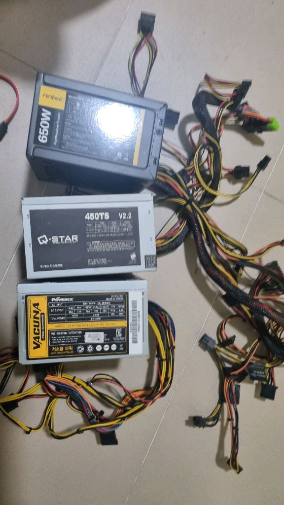 WD/SEAGATE 8TB 하드디스크 4개 세트 이미지