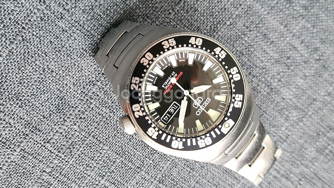 # 세이코 40주년 기념 에디션 리미티드 다이버시계 급--4