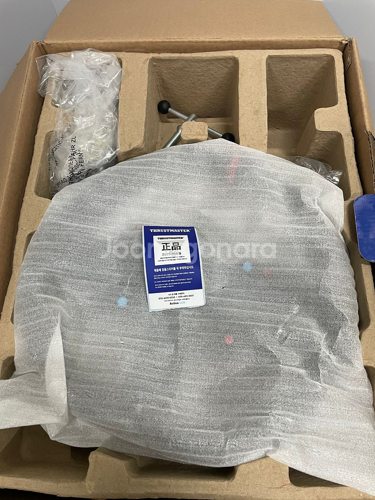 트러스트 마스터 T300RS GT 레이싱 휠 페라리에디션--1