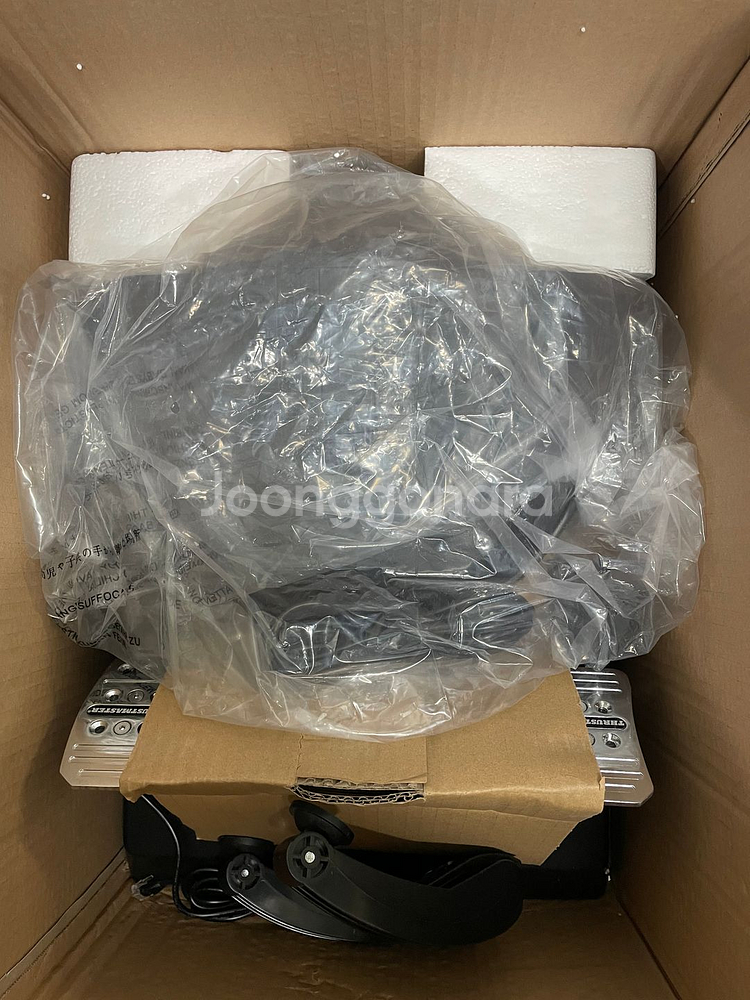 트러스트 마스터 T300RS GT 레이싱 휠 페라리에디션--3