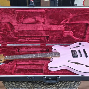 펜더 인펜 탐 델론지 시그네쳐 핑크 스타캐스터 일렉기타 Fender Tom Delonge Blink-182 이미지