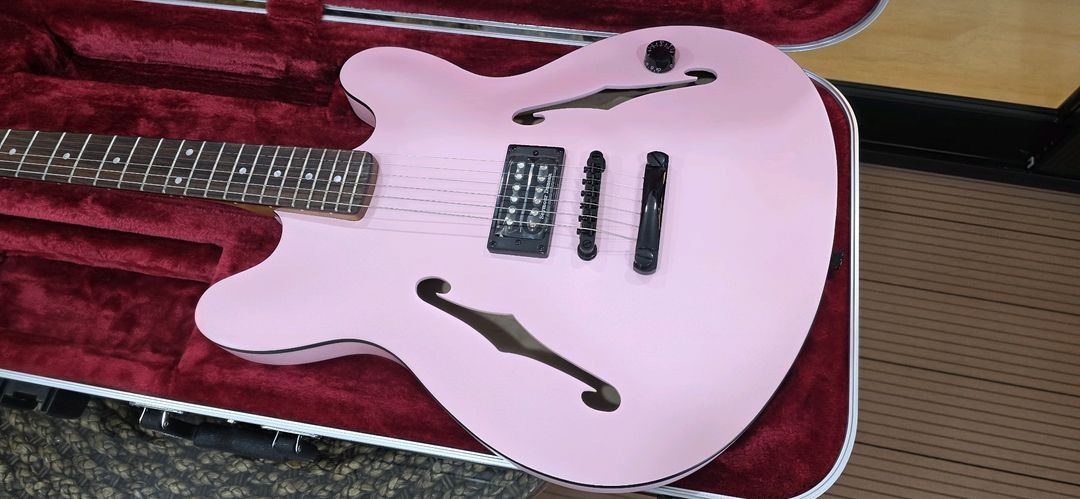 펜더 인펜 탐 델론지 시그네쳐 핑크 스타캐스터 일렉기타 Fender Tom Delonge Blink-182 이미지