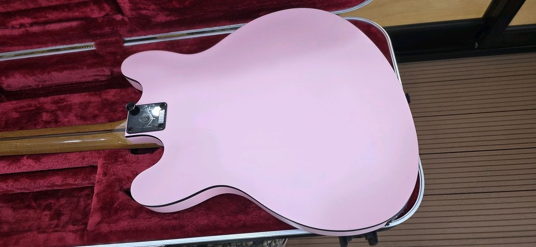 펜더 인펜 탐 델론지 시그네쳐 핑크 스타캐스터 일렉기타 Fender Tom Delonge Blink-182 이미지