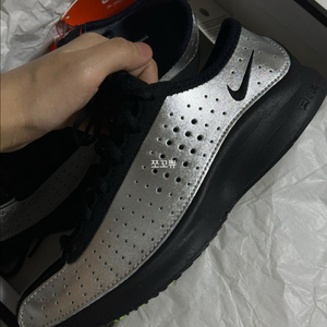 나이키 에어 슈퍼플라이 메탈릭 실버 앤 블랙 235