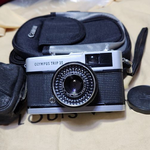 올림푸스트립35(a급), 셀레늄살아있어 노출정상, 카메라가방.