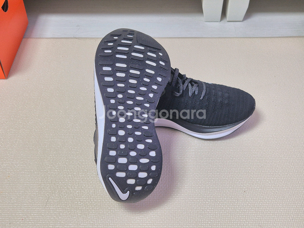 새제품 나이키 인피니티 런4 런닝화(270) 판매--5