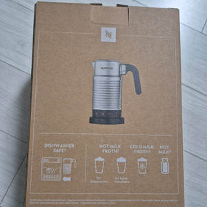 네스프레소 우유 거품기에어로치노4미개봉 새제품입니다.