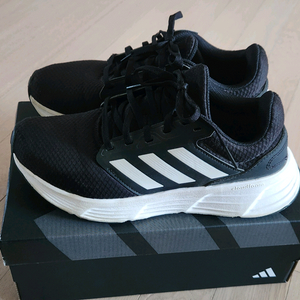 아디다스 러닝화 운동화 250사이즈