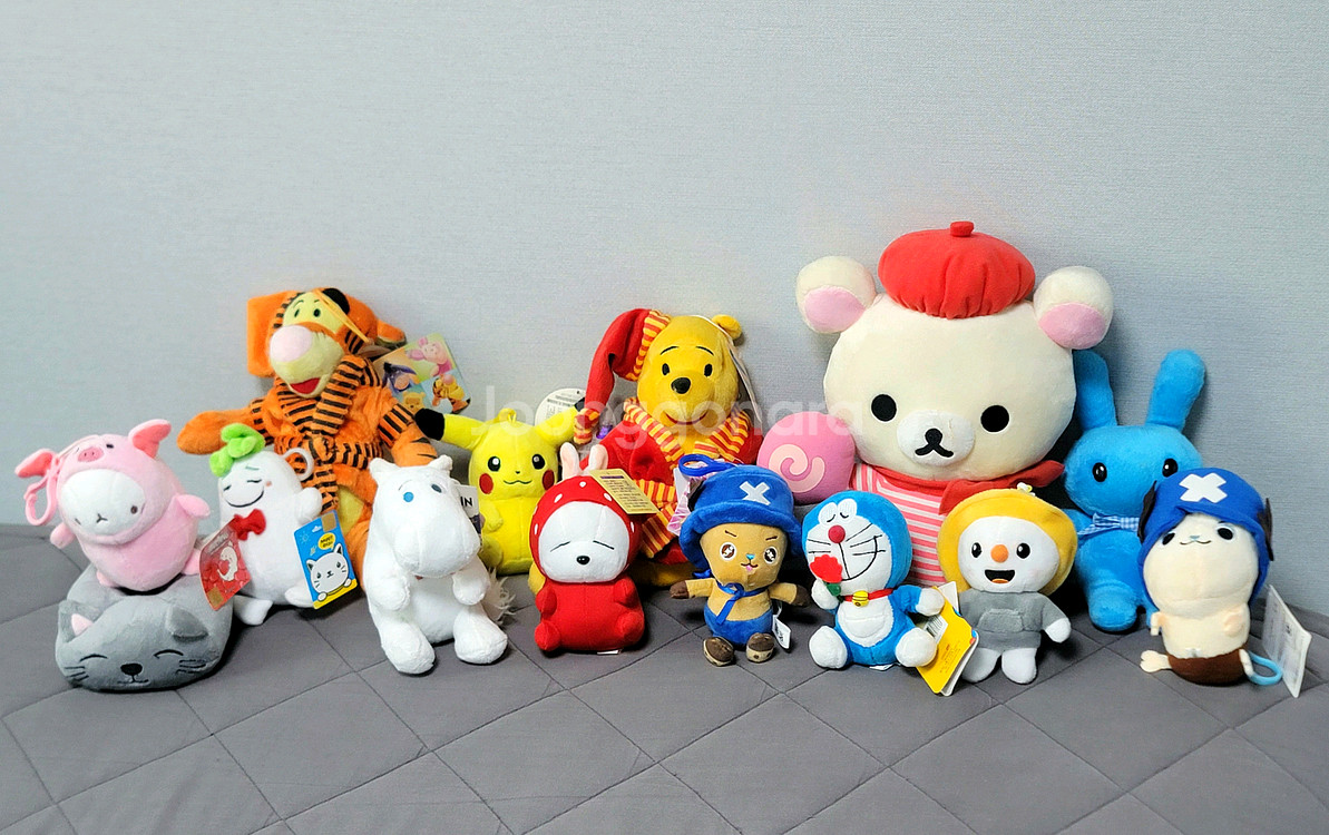 굿즈 및 여러인기 캐릭터 대 중 소 카카오 푸우 도라에몽 피카츄 기타 인형 쿠션 조명 신품 일괄판매--0