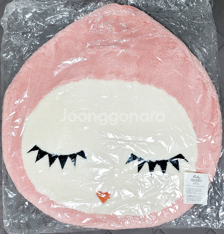 굿즈 캐릭터 2타입, 폭신폭신 대형 러그 모두 신품 입니다.--0