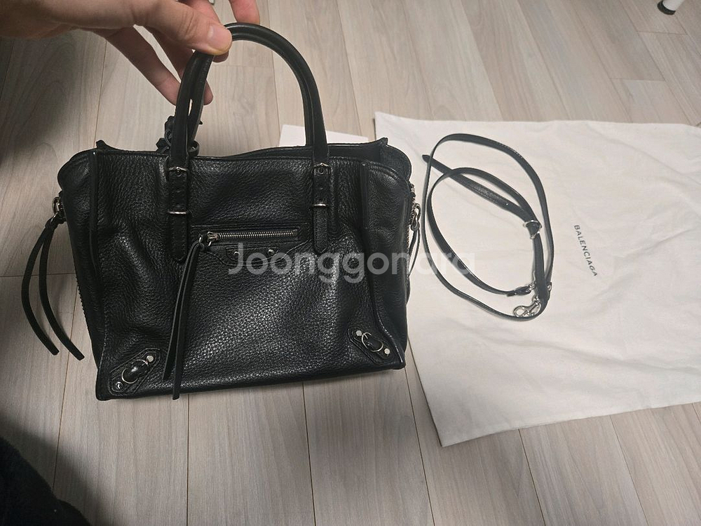 발렌시아가 여성 파피에르 A4 레더 토트백 크로스백 M--1