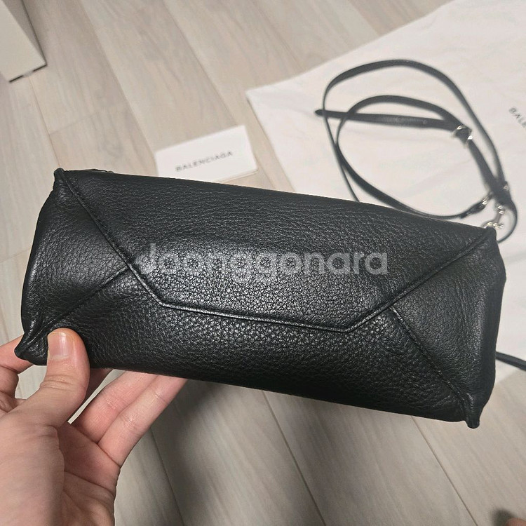 발렌시아가 여성 파피에르 A4 레더 토트백 크로스백 M--4