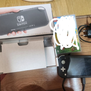 닌텐도 스위치 라이트 팝니다.