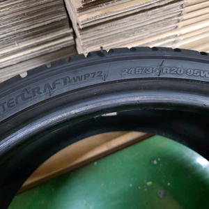 윈터 타이어 245 35 20 2짝 팝니다