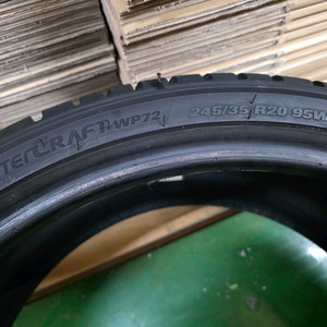 윈터 타이어 245 35 20 2짝 팝니다