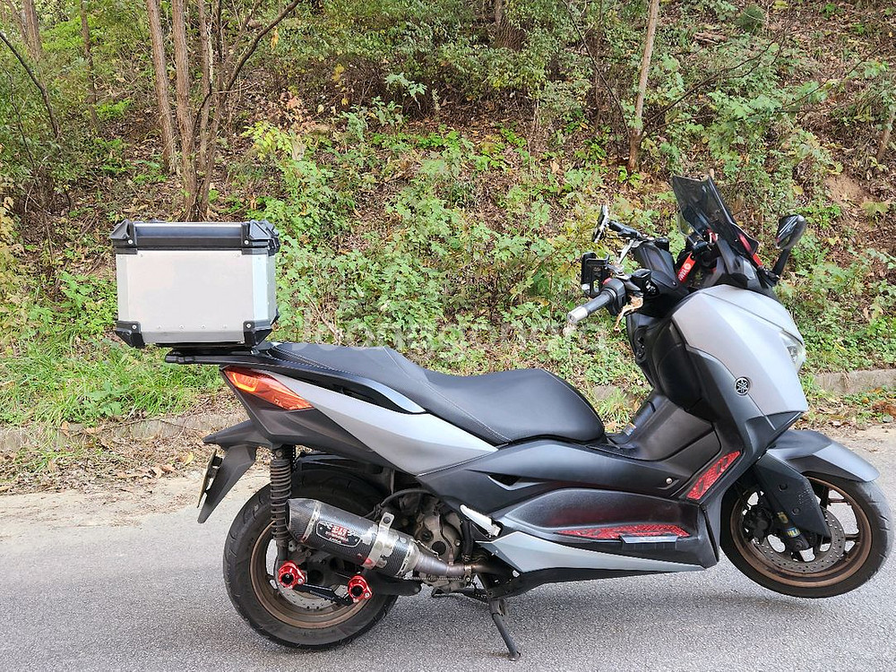 야마하 XMAX 300--2