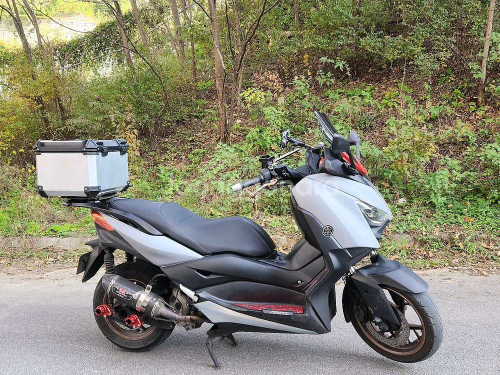 야마하 XMAX 300--1