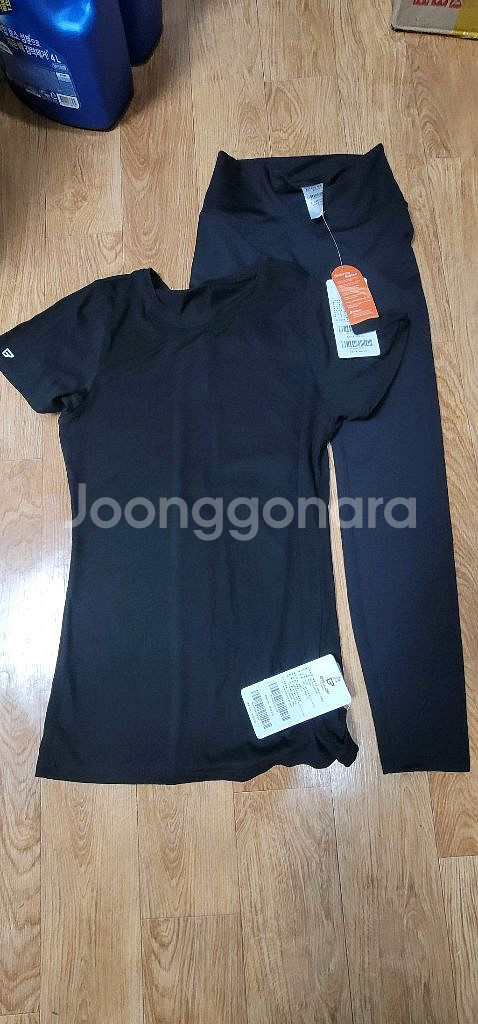 밸롭 피트니스 레깅스,티셔츠 66사이즈 판매합니다--0