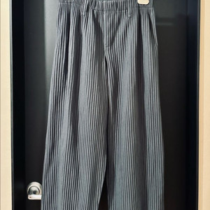 옴므플리세 이세이미야케 다크 그레이 와이드 팬츠 1사이즈