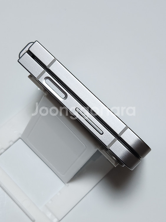 갤럭시Z플립6 256G 무잔상 실버 57276--6