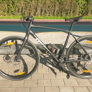 자이언트 이스케이프2 L사이즈 하이브리드 자전거 팝니다.