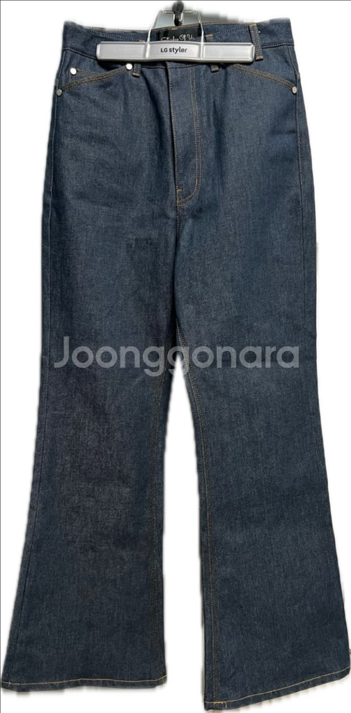 [S] STU 24FW 플레어 데님 팬츠 인디고 룩북 모델용 샘플추정--1