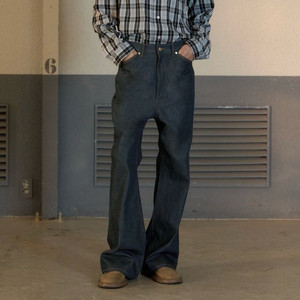 [S] STU 24FW 플레어 데님 팬츠 인디고 룩북 모델용 샘플추정