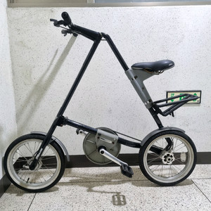 검정색 스트라이다 접이식 자전거 팝니다 ^^
