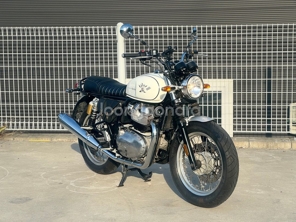 인터셉터650 22년식 딱1만키로 깔끔한화이트차량 판매합니다--0