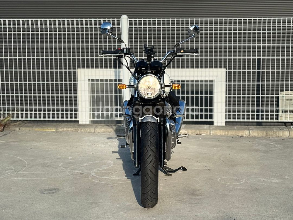 인터셉터650 22년식 딱1만키로 깔끔한화이트차량 판매합니다--1